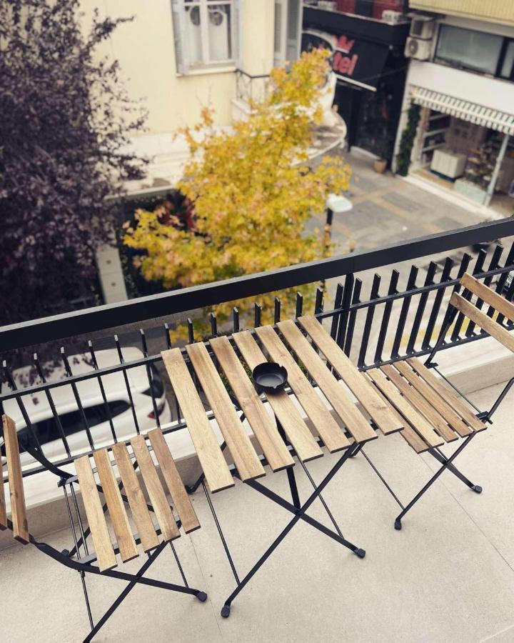 Luxurious Wooden Detail Flat In City Center Chalkís Exterior foto