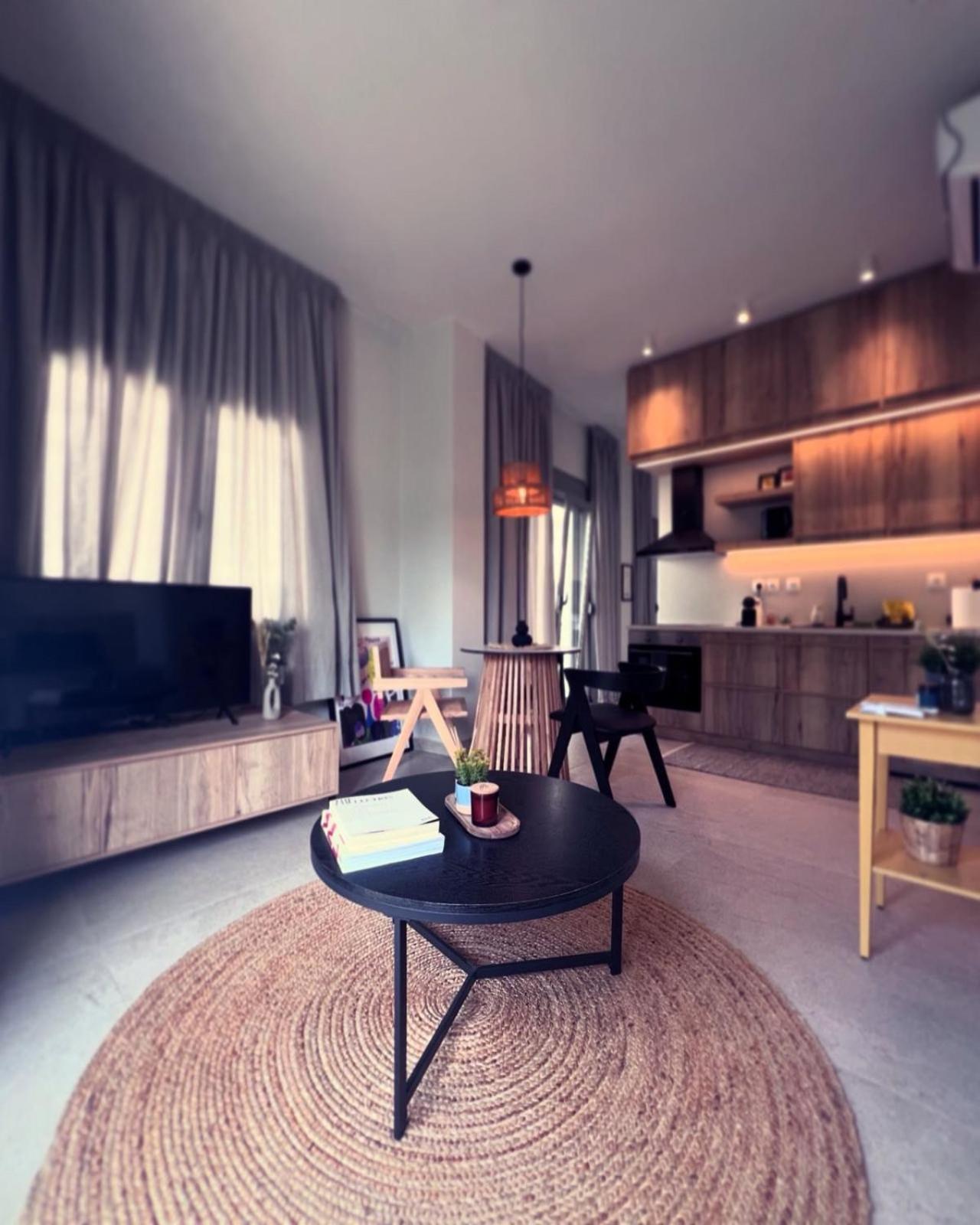 Luxurious Wooden Detail Flat In City Center Chalkís Exterior foto